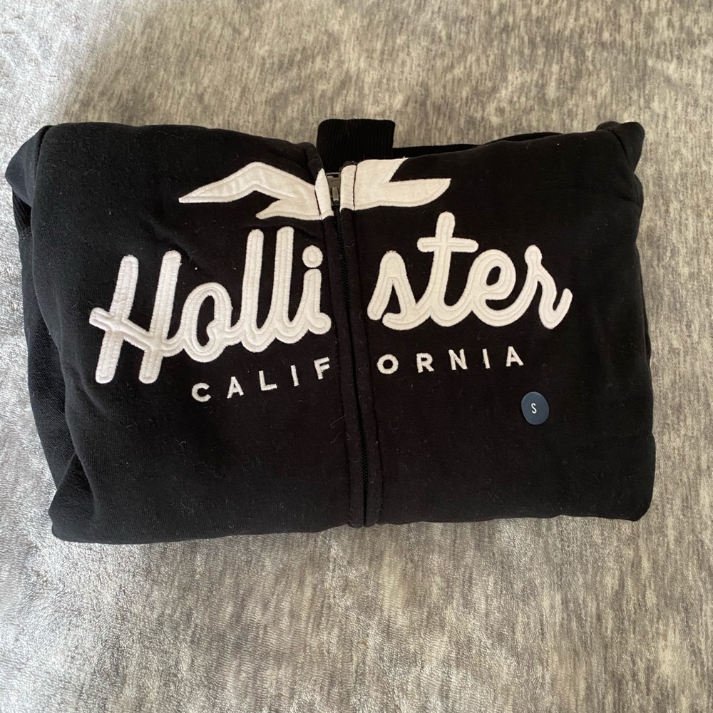 Black fuzzy zip up hoodie